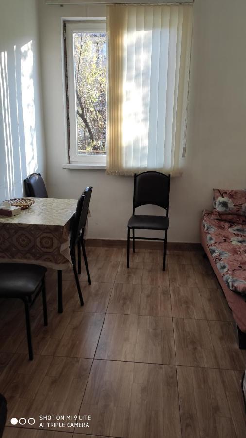 Apartments Azatutyan Avenue 9, Кв 19 Єреван Екстер'єр фото