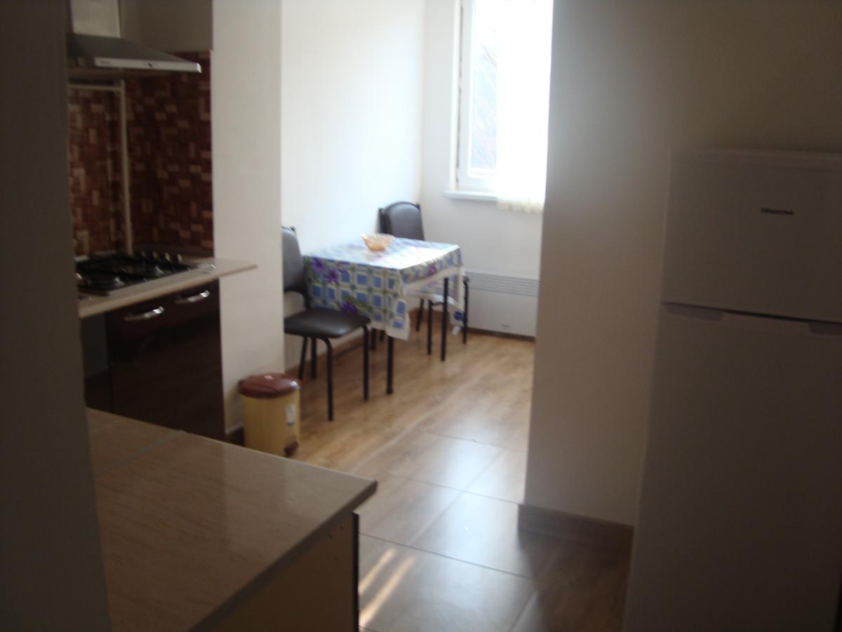 Apartments Azatutyan Avenue 9, Кв 19 Єреван Екстер'єр фото
