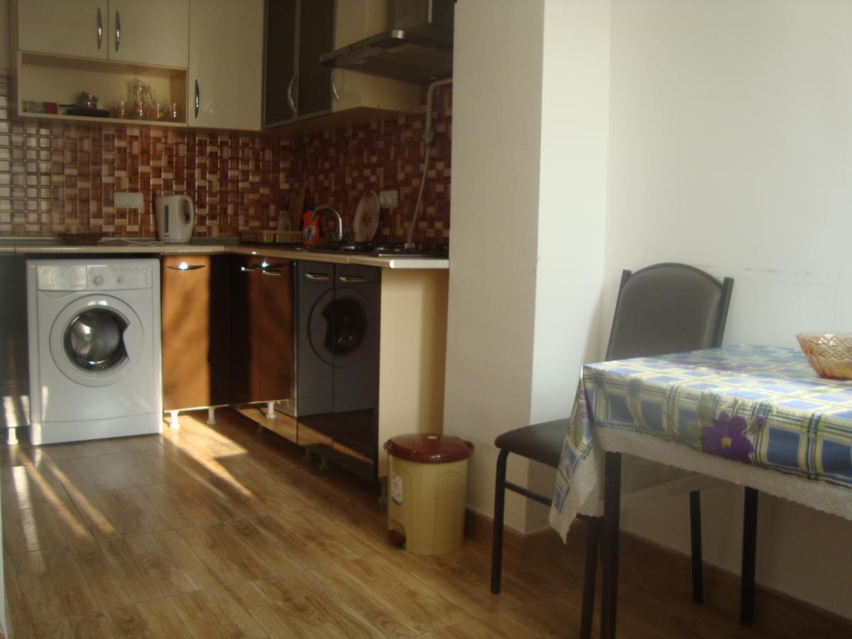 Apartments Azatutyan Avenue 9, Кв 19 Єреван Екстер'єр фото
