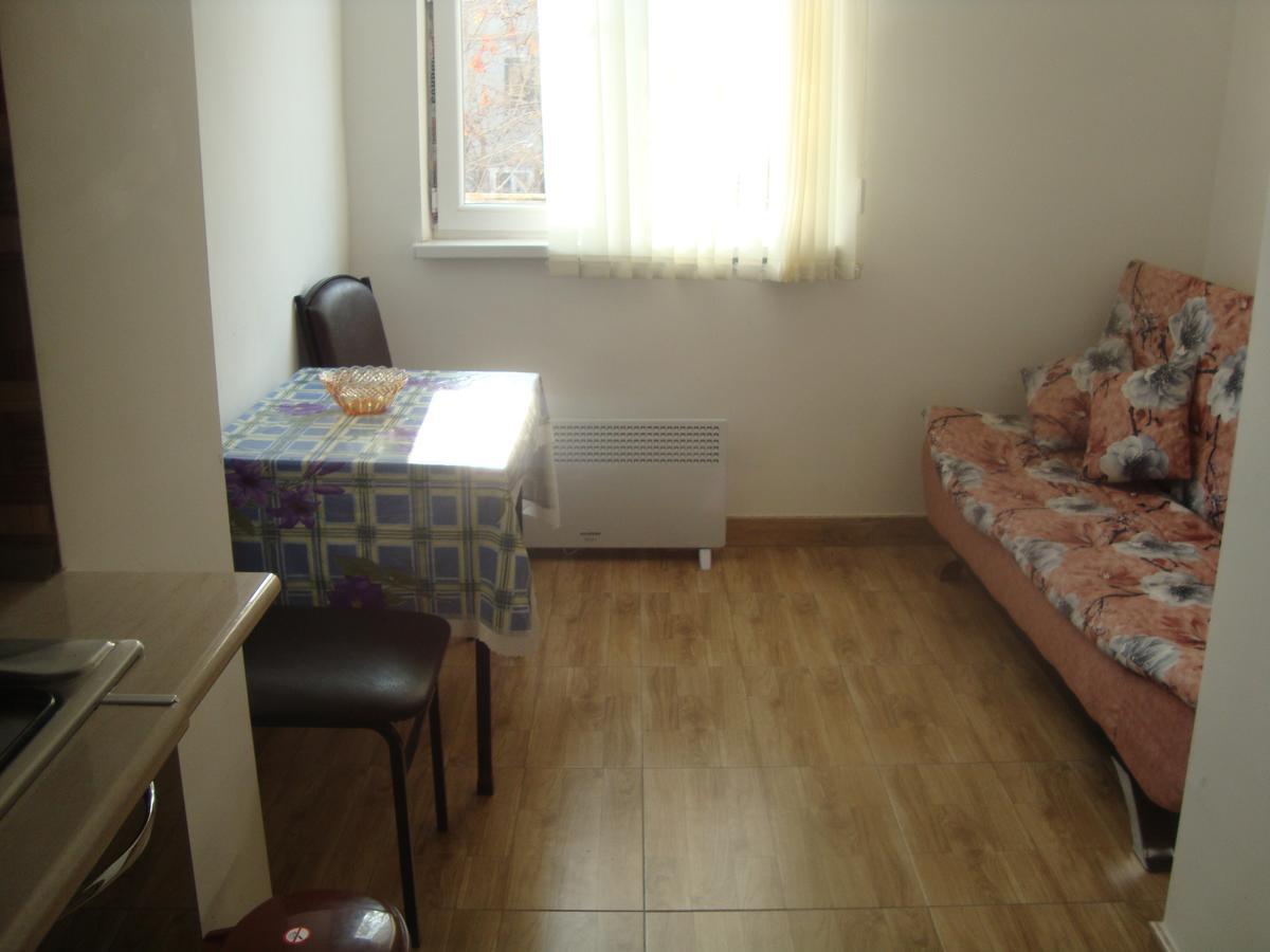 Apartments Azatutyan Avenue 9, Кв 19 Єреван Екстер'єр фото